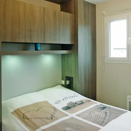 Semi-Detached House Vains - Nmd041004-L